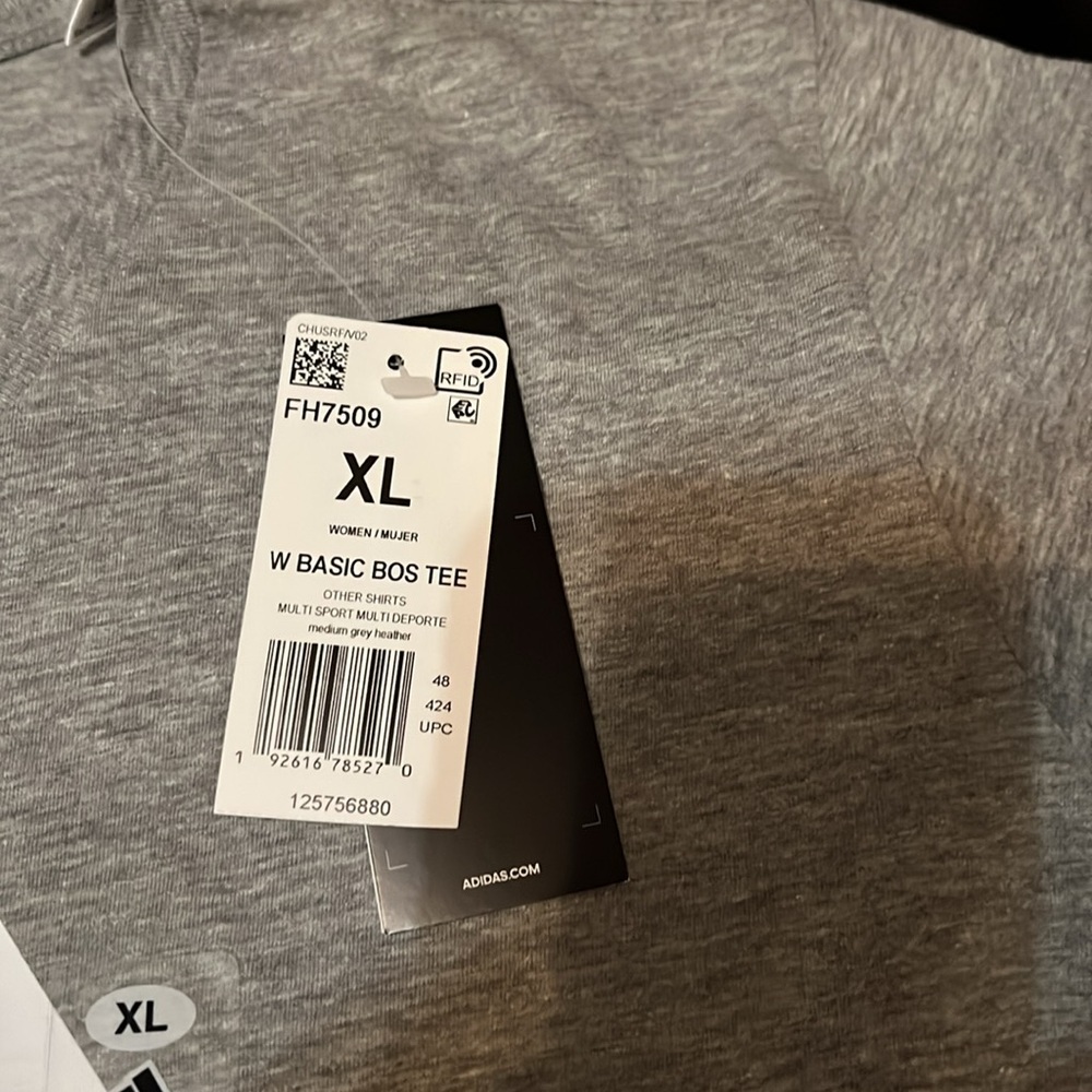 Women’s  Xl adidas gray short sleeve t-shirt, nwt - Picture 2 of 4
